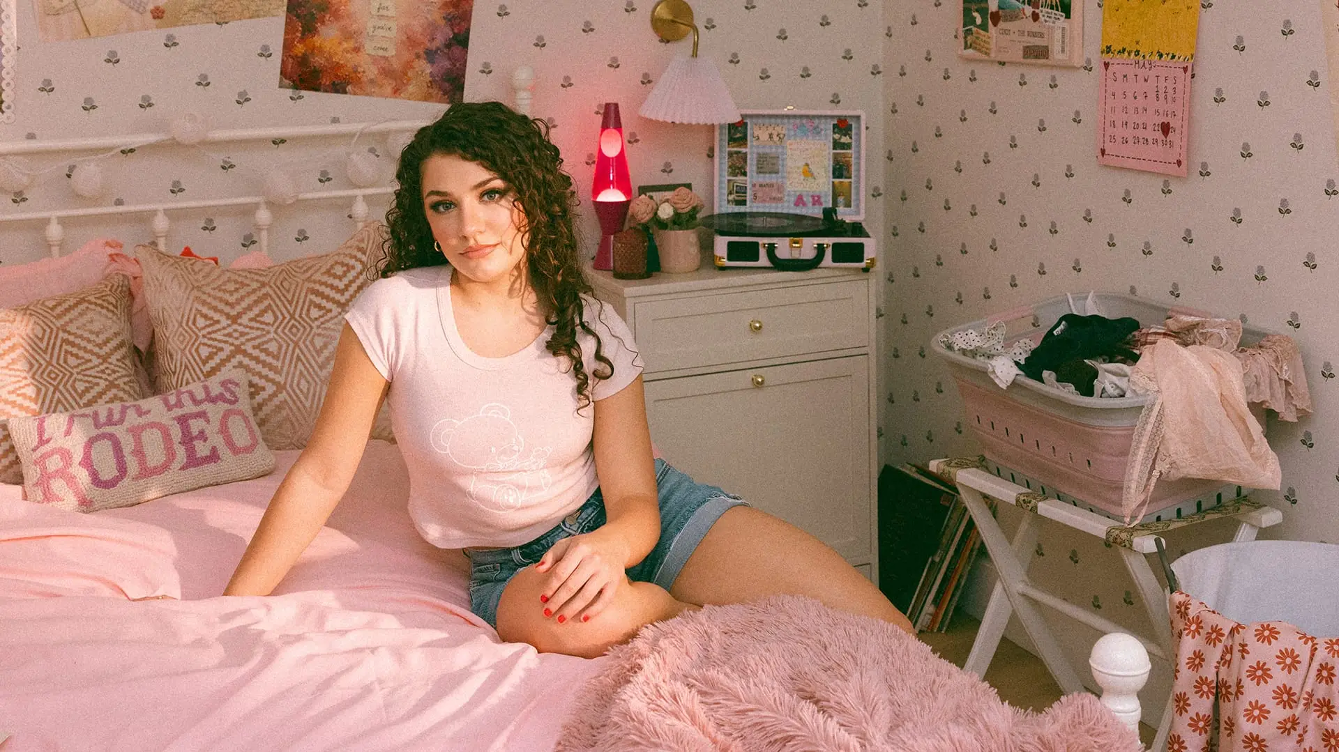 Joan of Arc Music Signs Anna Rae to Management